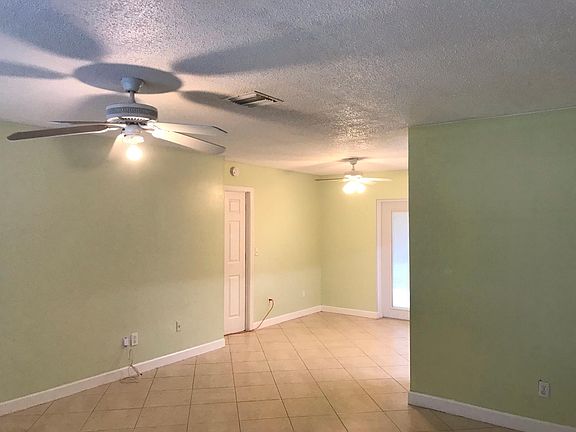 3rd image of 322 NE Cullman Ct
