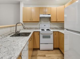 Chelsea Manor, Sidney, BC V8L 2X3