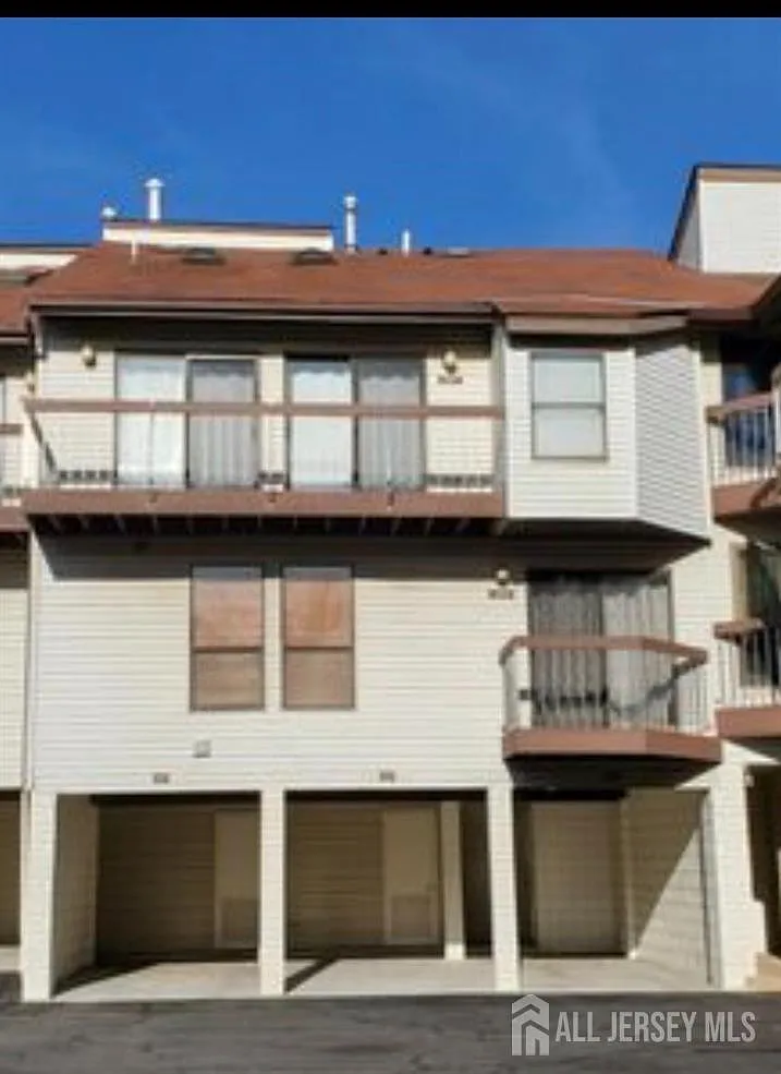 1 bed, 1.0 bath, 1030 sqft, $2,600 — Photo 1