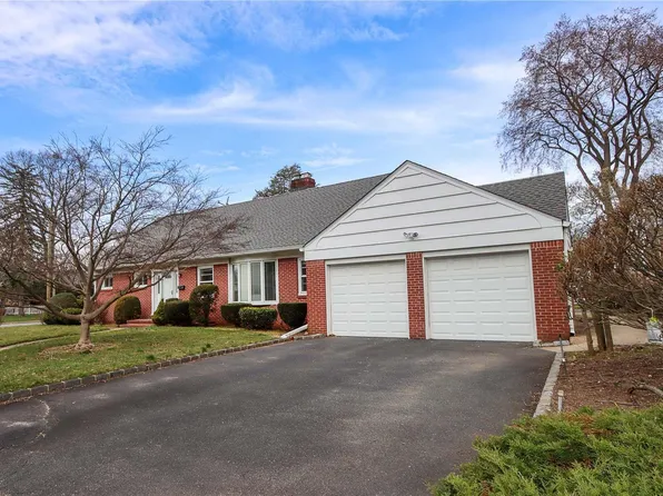 165 Castle Avenue, Westbury, NY 11590