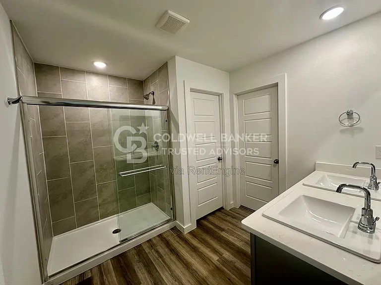 614 14th St — Photo 9