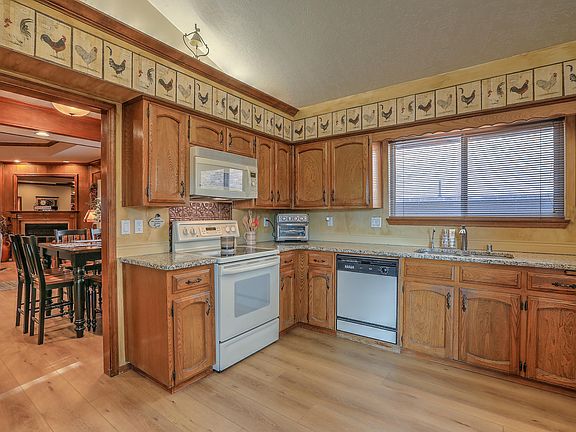 3rd image of 9208 Admiral Lowell Ave NE