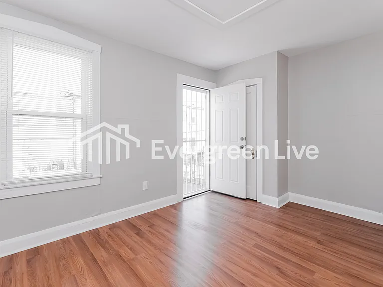2734 E Biddle St — Photo 8