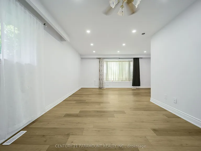 11 Gondola Cres — Photo 13