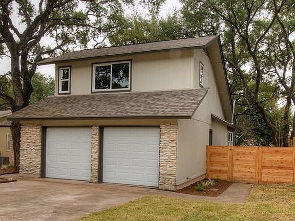 2nd image of 911 Acorn Oaks Dr