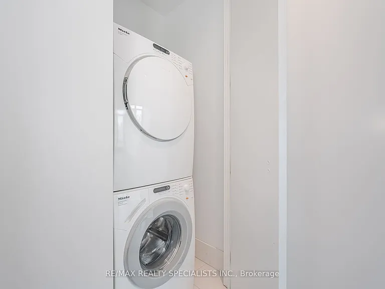 29 Queens Quay E #1118 — Photo 16