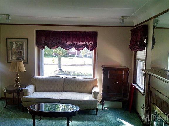 2nd image of 1930 Country Club Dr
