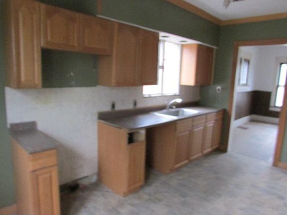 4th image of 501 E Portage Trl