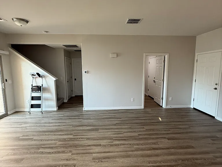 810 W Raymond St — Photo 3