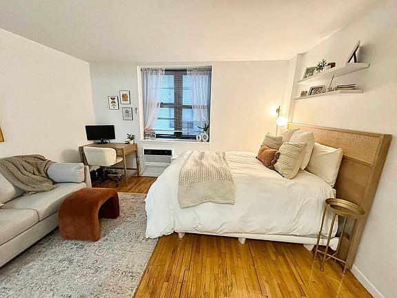 2nd image of 135 Charles St APT Lb