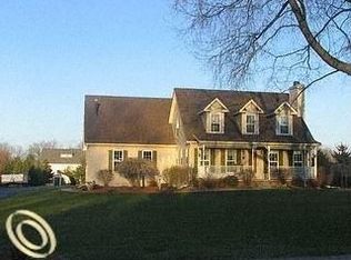 10715 Home Shore Dr, Pinckney, MI