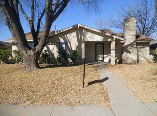 721 Woodcastle Dr, Garland, TX 75040