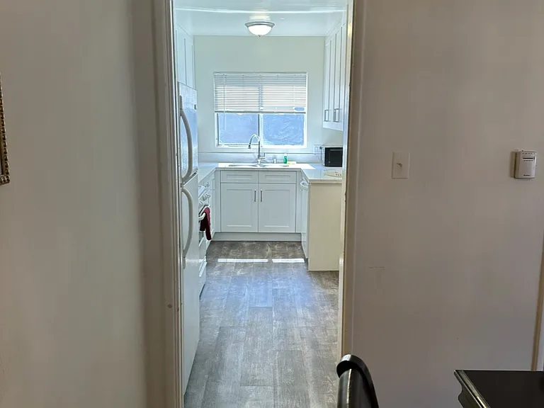 402 N Palm Dr #7 — Photo 6
