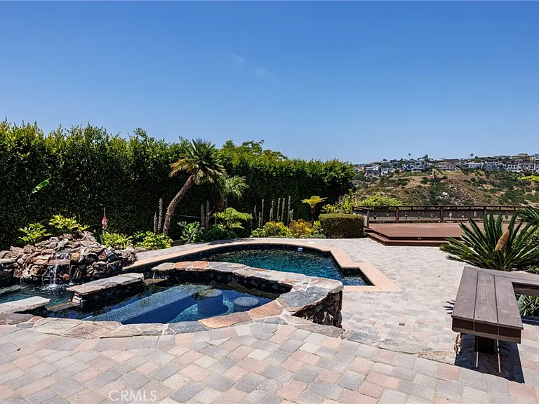1840 Temple Hills Dr — Photo 56