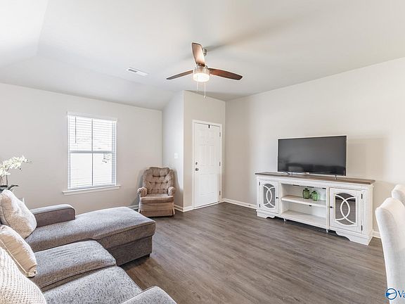 5th image of 109 Broughton St