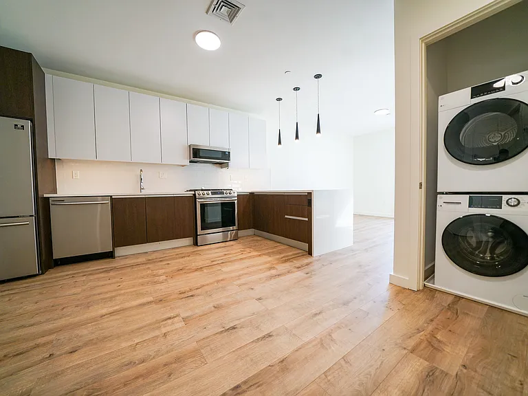 Longwood Row — Photo 20