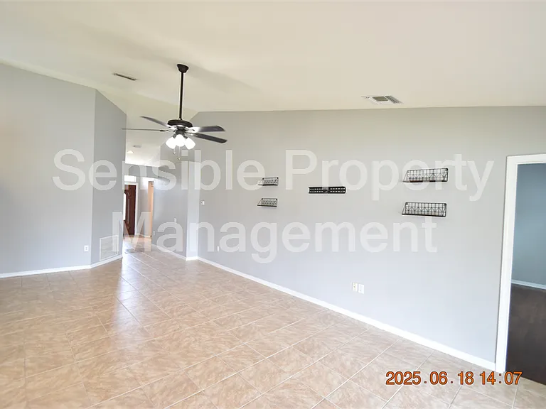 5627 War Admiral Dr — Photo 4