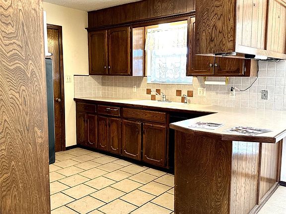 5th image of 3141 Woodside Dr