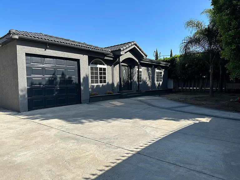 6742 Radford Ave — Photo 2