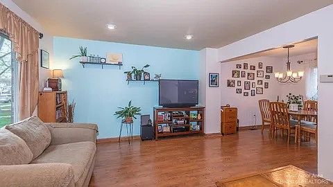 4th image of 215 Sheffield Dr