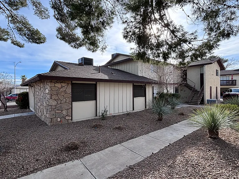 2340 Canfield Dr #D — Photo 13