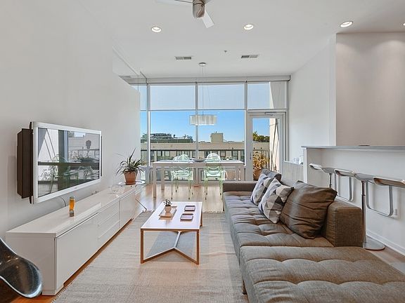 5th image of 500 W Superior St Unit 901