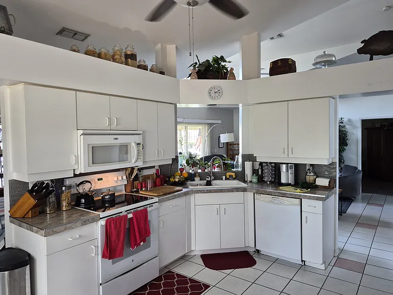 10520 Regent Cir — Photo 16