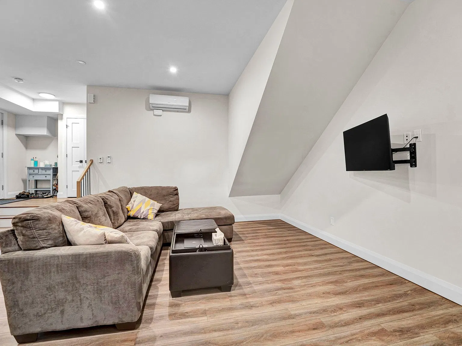 320 Perrier Avenue Vanier — Photo 2