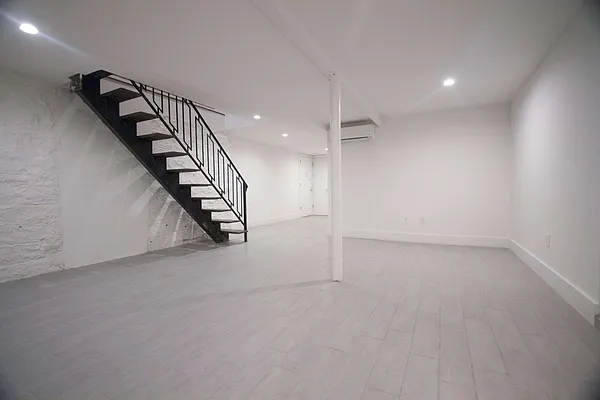 Rented by Nooklyn NYC LLC | media 49