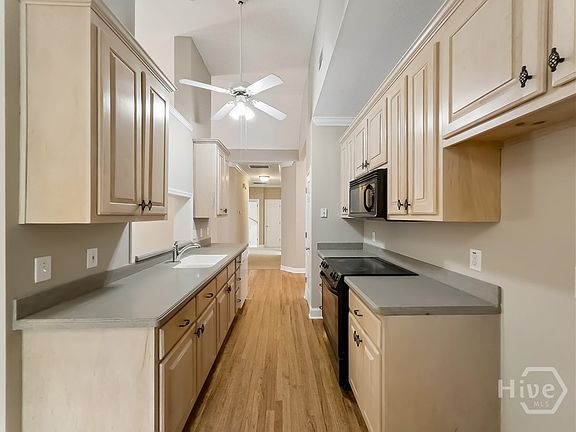 3rd image of 122 Flatrock Court
