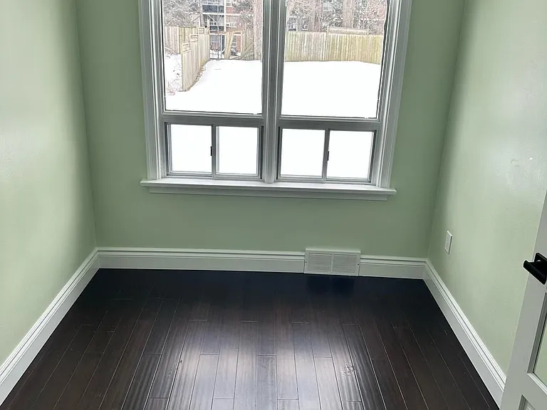 9 Roycrest Ave #ROOM — Photo 15