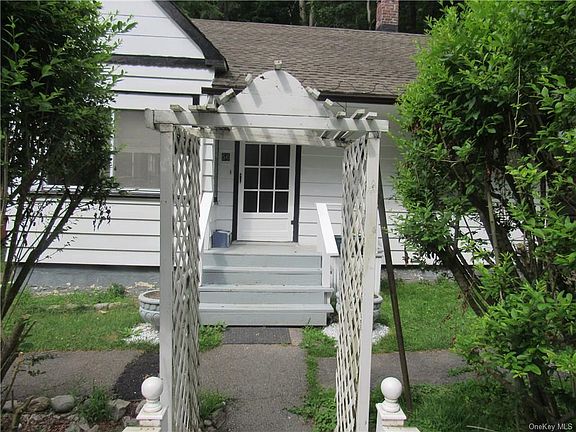 2nd image of 56 Reservoir Ave