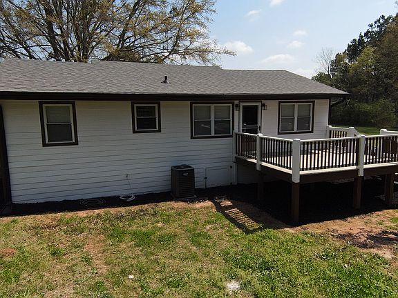 12' x 15'' rear deck that overlooks a spacious backyard.