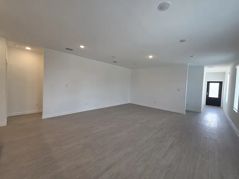 6315 Mifflin Way — Photo 4