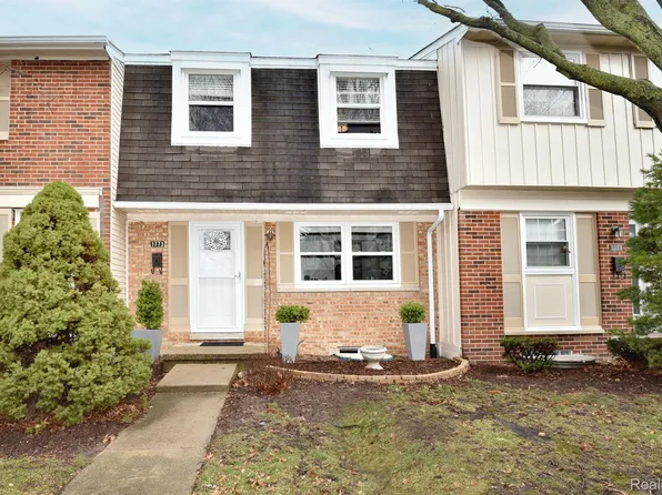1773 Brentwood Dr, Troy, MI 48098