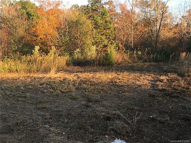 2nd image of 2806 Harrington Pl
