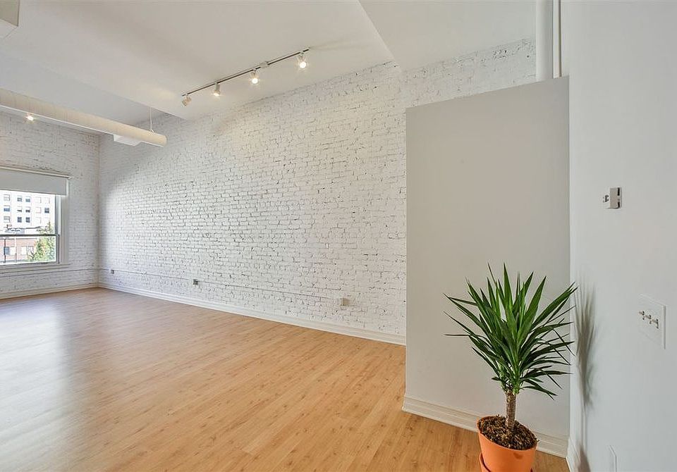 1st image of 417 W 1st Ave #3C