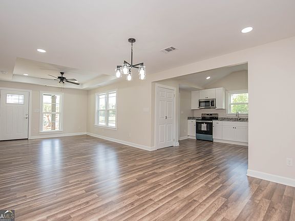 3rd image of 403 Spruce St