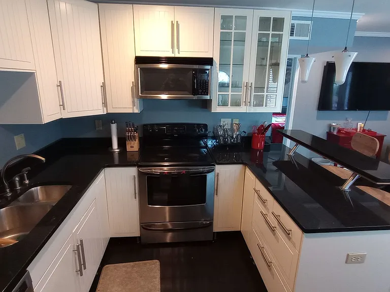 824 Frank Thomas Ave #3 — Photo 5