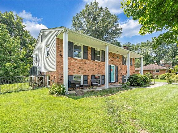 4th image of 3428 S Park Cir