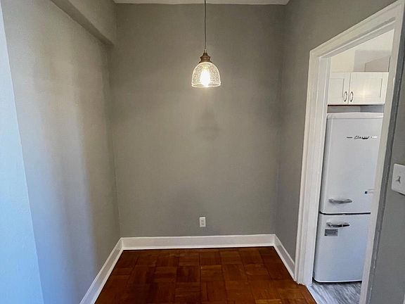 5th image of 1010 25th St NW APT 710