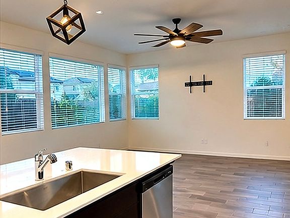 4th image of 2045 N Perry Ln