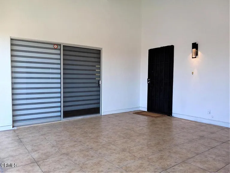 2422 Seahorse Ave — Photo 3
