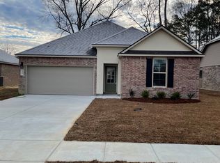 34256 Garnet Lake Dr, Walker, LA 70785