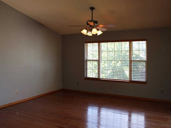 4th image of 615 N Plum Blue Cir