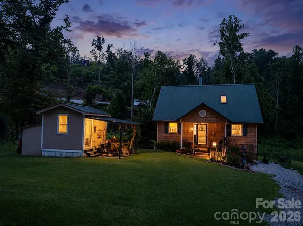 67 Alan Retreat Rd, Hendersonville, NC 28792