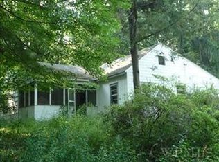 11 Carter Rd, Pleasant Valley, NY 12569