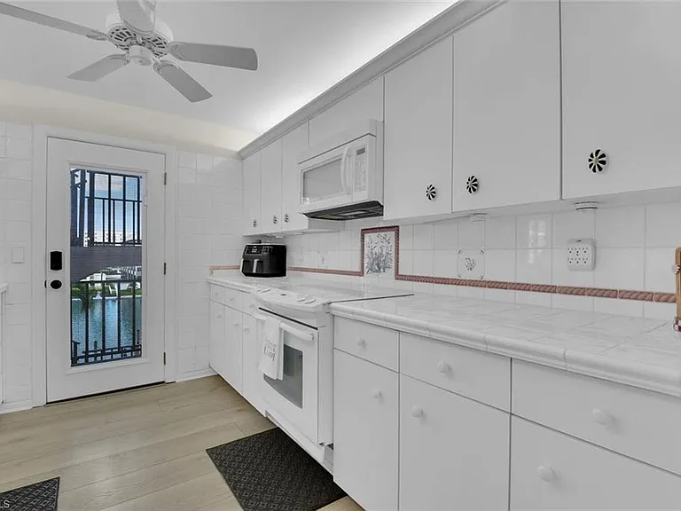 222 Harbour Dr #403 — Photo 12