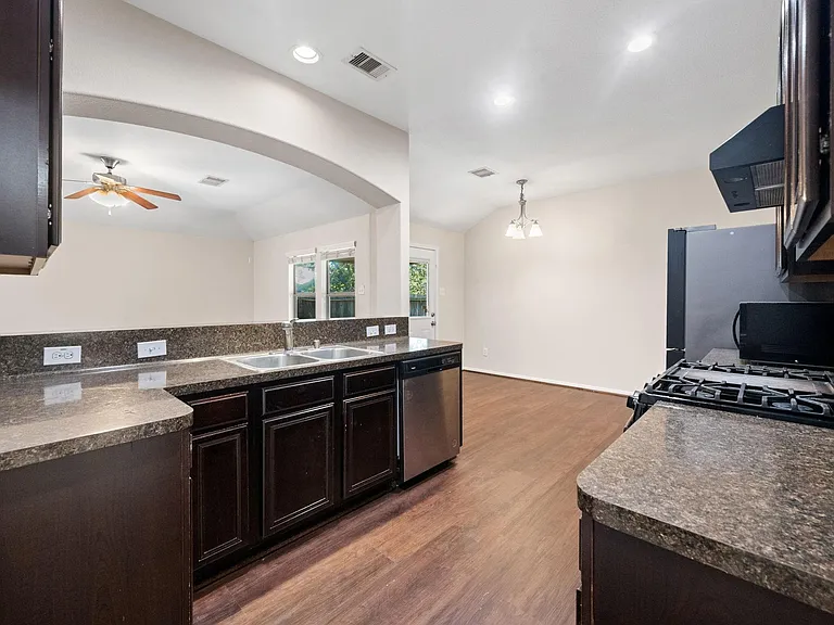 3027 Lockeridge Village Dr — Photo 10