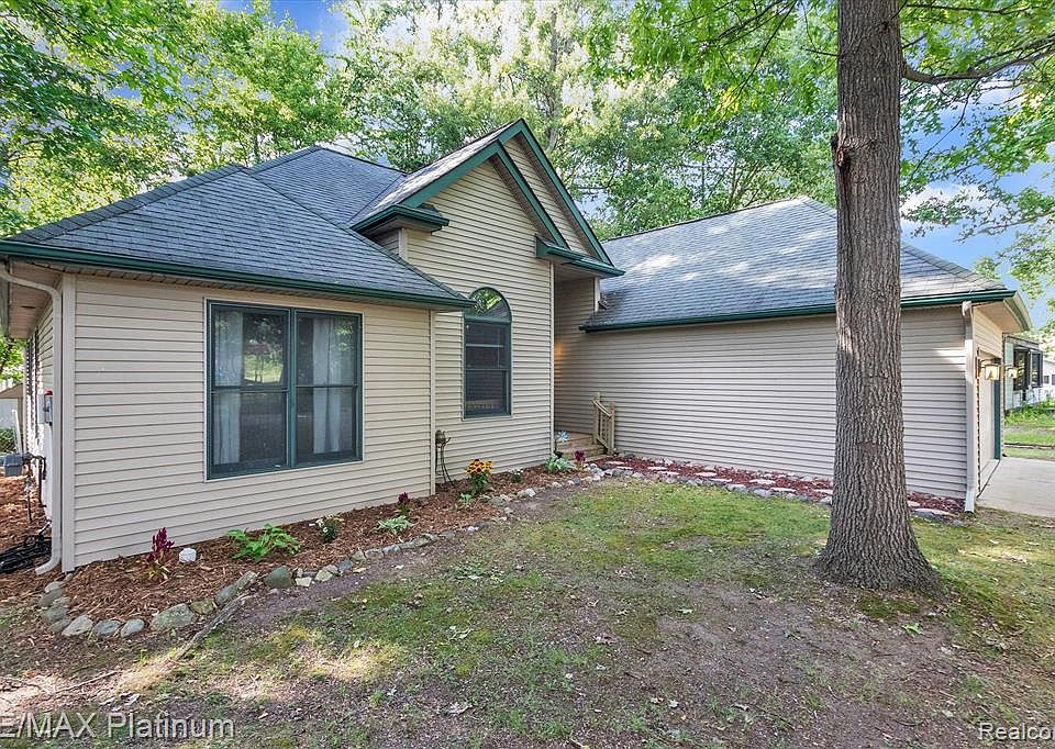 6485 Woodland Rd, Whitmore Lake, MI 48189 Zillow